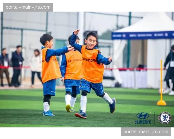 “社区高压挑战赛”在曼彻斯特举行，旨在向青少年推广现代足球理念