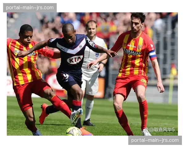 战术复盘：朗斯高位压迫如何击溃斯特拉斯堡后场出球体系