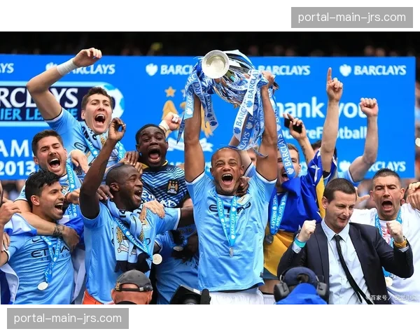 “英超冠军奖杯巡展”四月于曼彻斯特启动,吸引数千名球迷参观