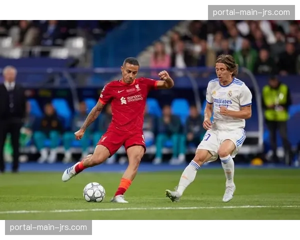 欧足联拟在2026-27赛季试点扩大欧冠比赛日大名单至23人